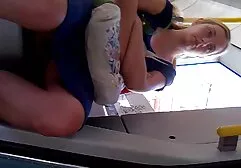 ハードコアの入れ墨の男性は濡れた膣で若い女性を性交する エロ 動画 ラブラブ 素人