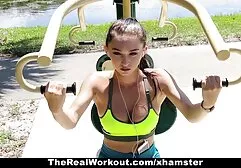 三つの美しい女性は筋肉の男に降伏する 無料 エロ 動画 ラブラブ