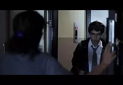 女の子は誘惑に降伏し、階段の男を利用しました エロ 動画 ラブラブ 素人