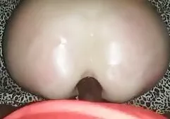 細身のブルネットにピンクのベッドstroking彼女の剃毛穴とともに彼女の手 えろ 動画 ラブラブ