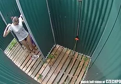 大人の男の子は若い学生をキャッチし、精液で満たされた エロ ラブラブ 動画