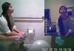 二つの男fucksかなり白い女の子のベッド えっち 動画 ラブラブ