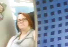 男は彼女の部屋のブルネットが彼女に深い舌を与える方法を彼女に伝えます エロ 動画 ラブラブ