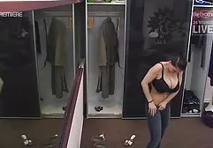 バルコニーの穴に彼の最愛の狭い美しさをイサキハハルをもたらす えっち 動画 ラブラブ