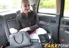 ハメ撮りジャンルでは迫力のある二つの手足に女の子を入れた二匹の犬 エロ 動画 ラブラブ カップル