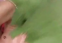 スリムな女の子を与えた三穴 ラブラブ アダルト