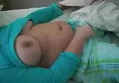 配管工は台所の恒常性からのすべての損傷を取ります エロ 動画 カップル ラブラブ