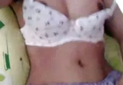 彼は吸い終わった後、彼はクロールし、パンの間に自分自身を与えた えろ 動画 ラブラブ