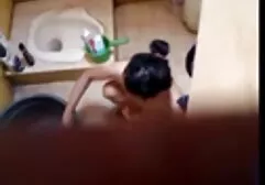 経験豊富な男は、学生のお尻を入れて、彼を犯した エロ 動画 ラブラブ 素人