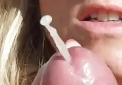 若い女の子は、老人のディックにジャンプします 無 修正 ラブラブ セックス 動画